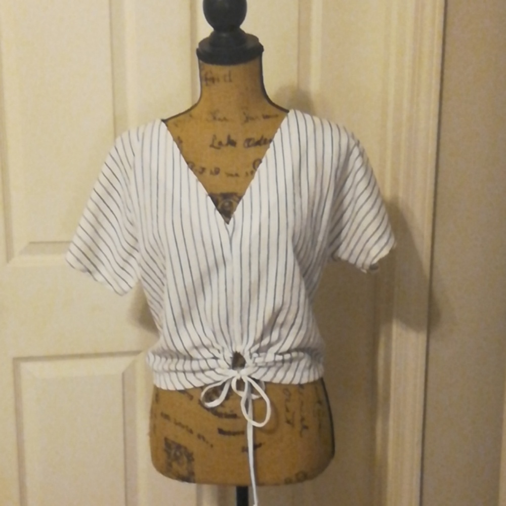 Short sleeve top